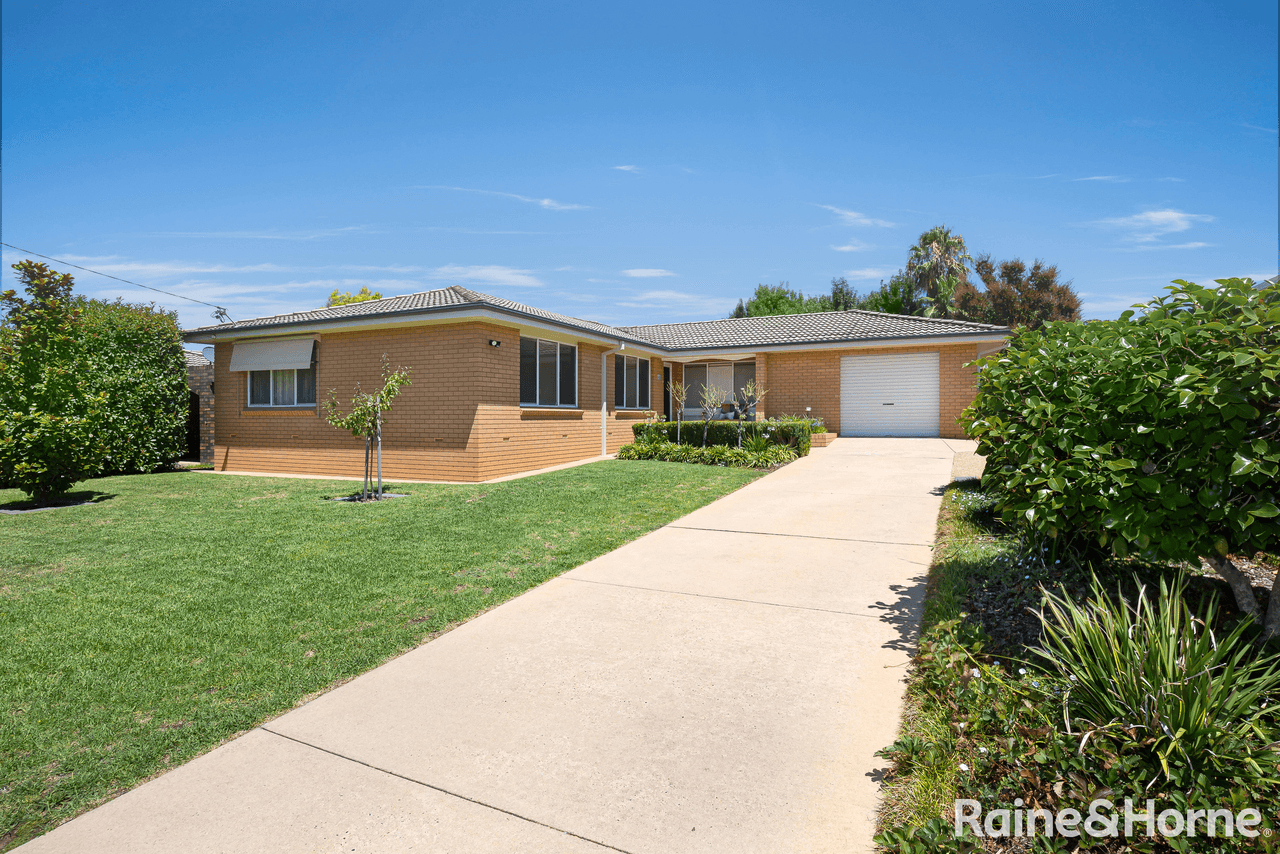 14 Alldis Place, KOORINGAL, NSW 2650