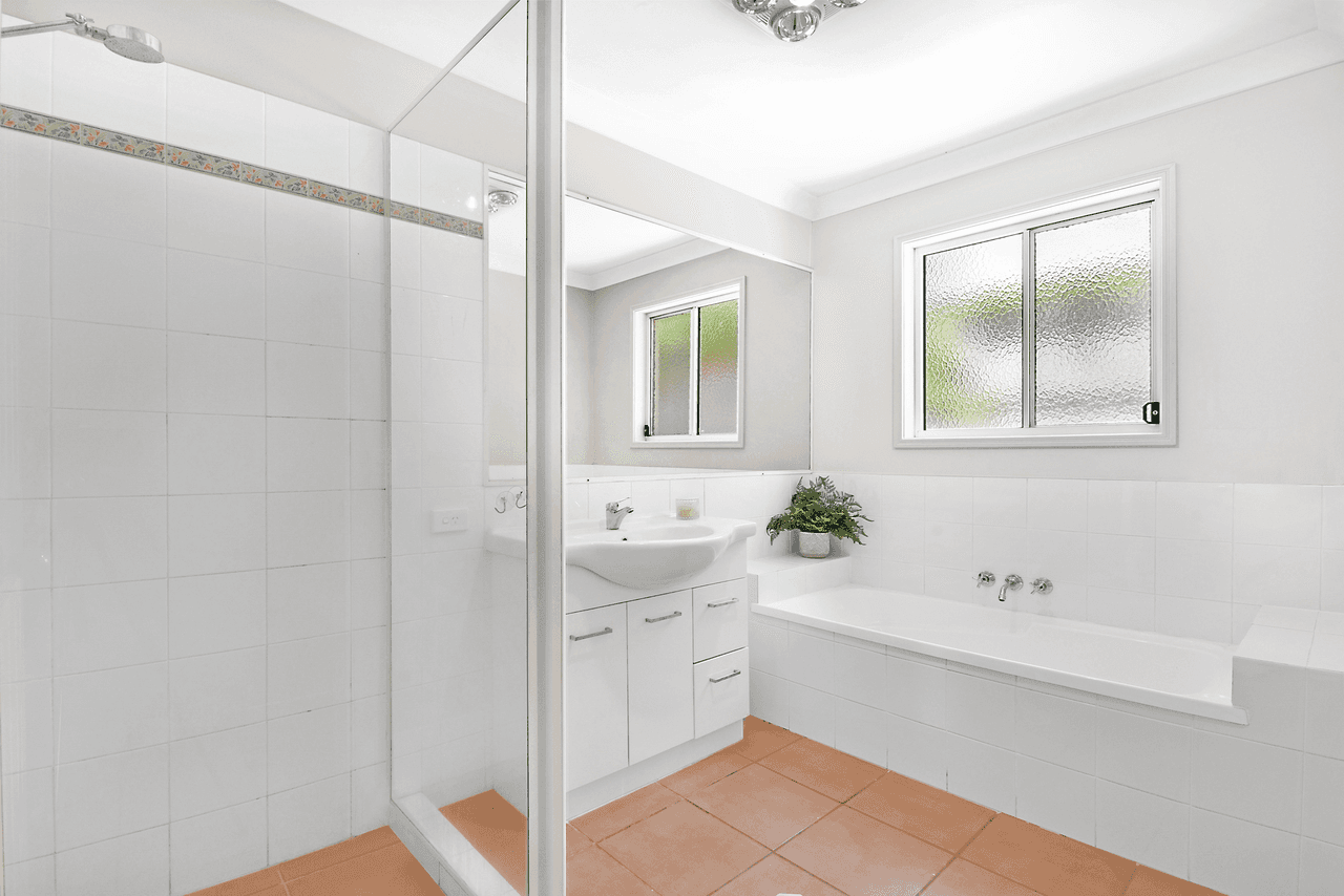 8 Trentham Court, PARKWOOD, QLD 4214