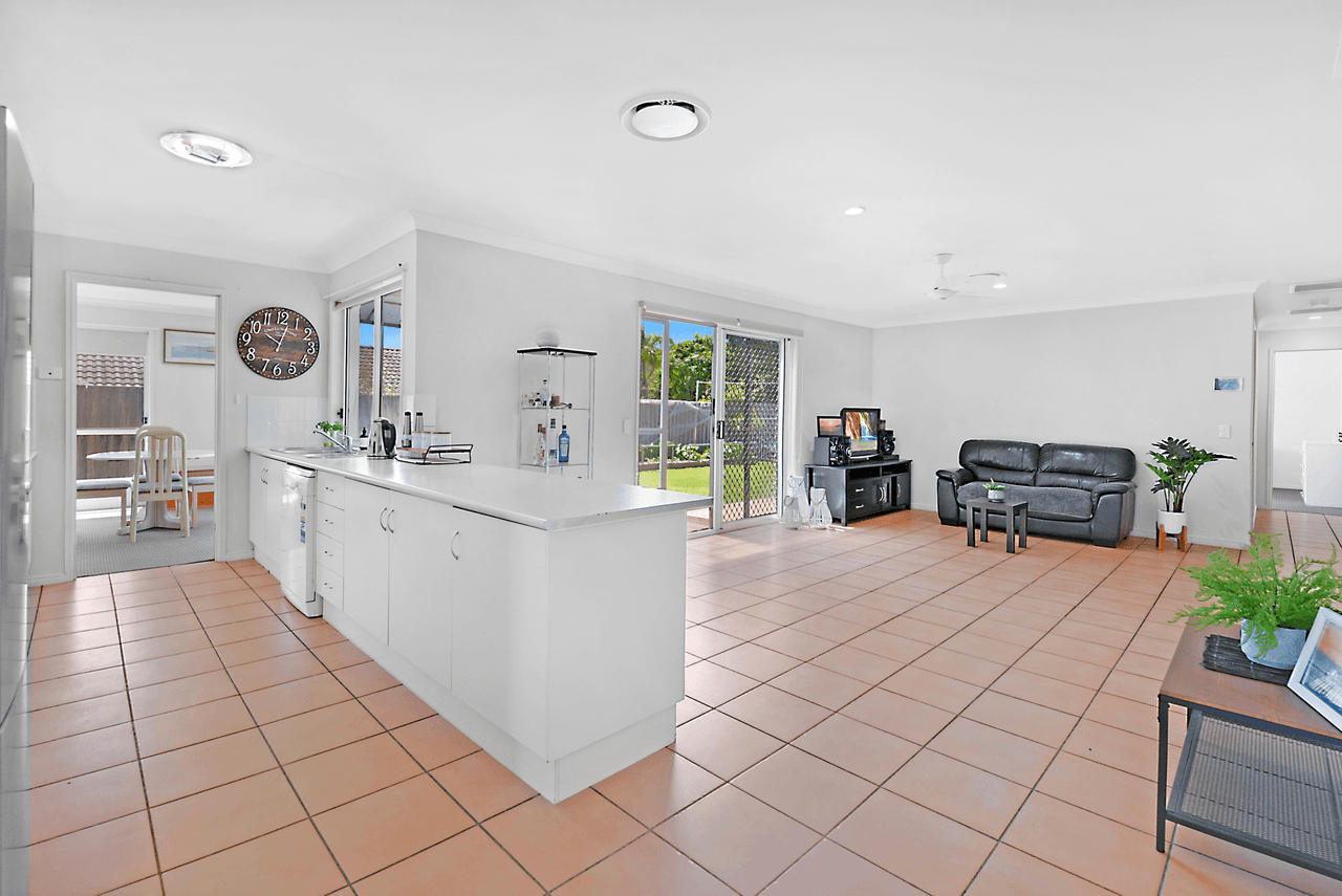 8 Trentham Court, PARKWOOD, QLD 4214