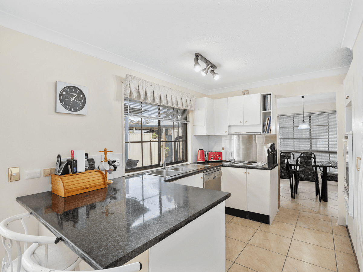 6 Gemstone Court, CARRARA, QLD 4211