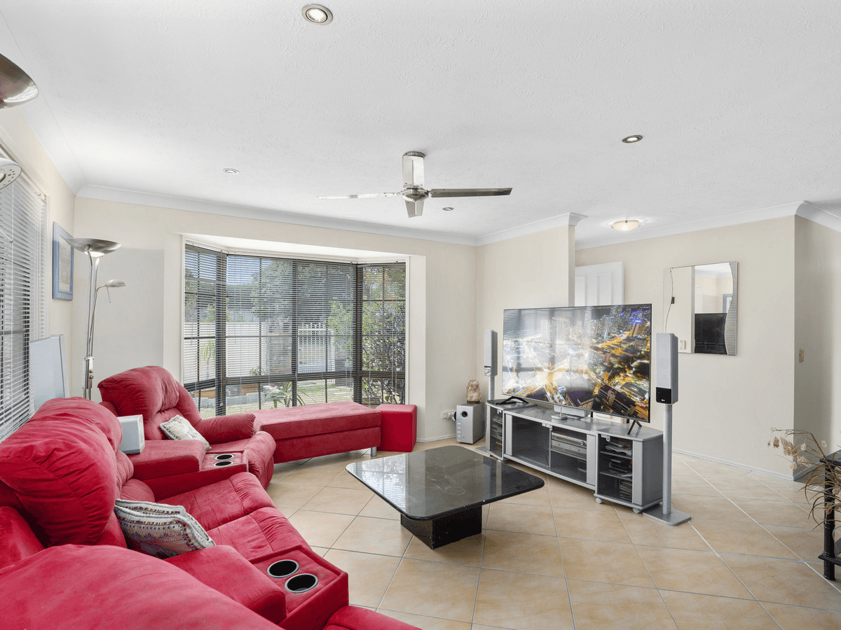 6 Gemstone Court, CARRARA, QLD 4211