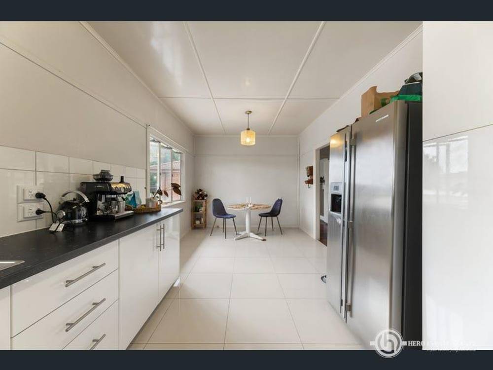 17 WEENGA STREET, GEEBUNG, QLD 4034