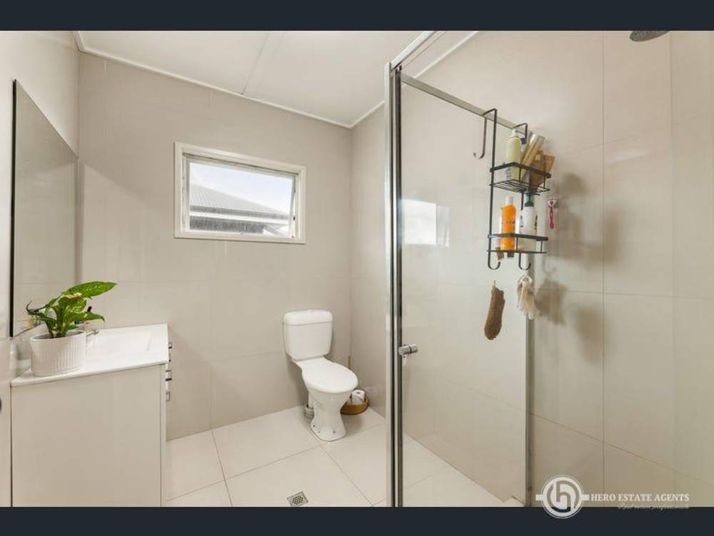 17 WEENGA STREET, GEEBUNG, QLD 4034