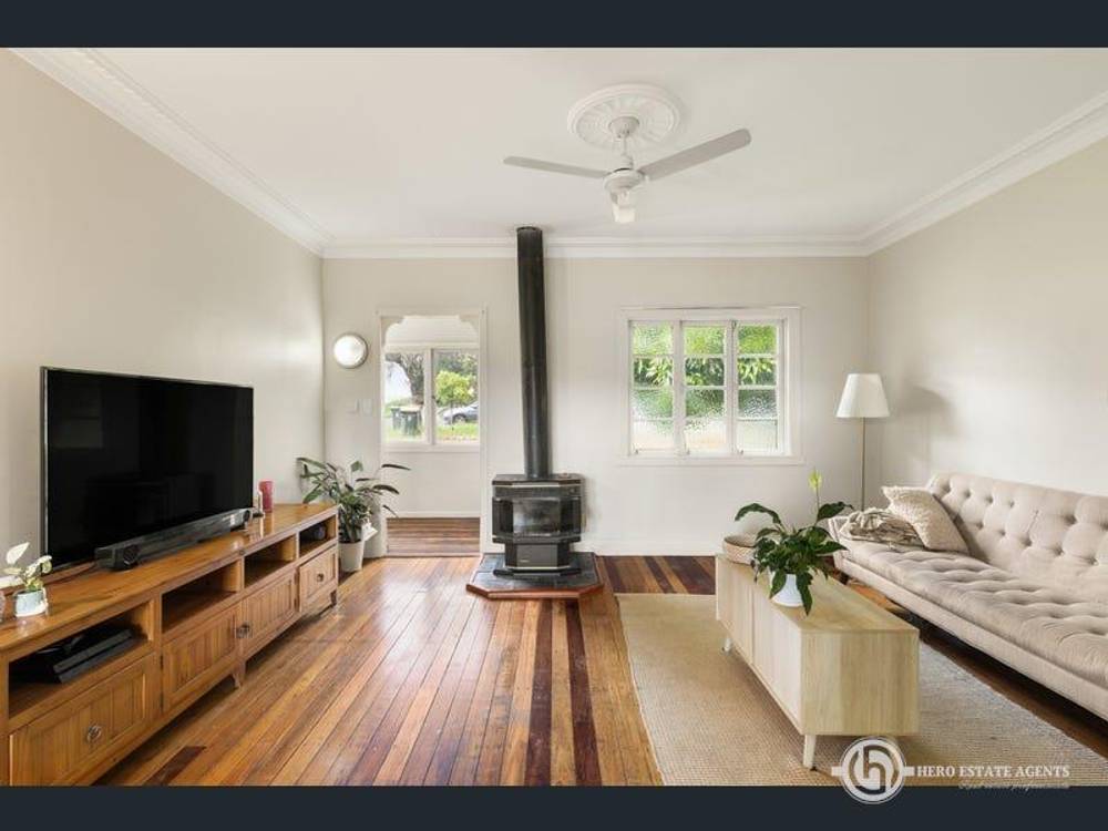 17 WEENGA STREET, GEEBUNG, QLD 4034