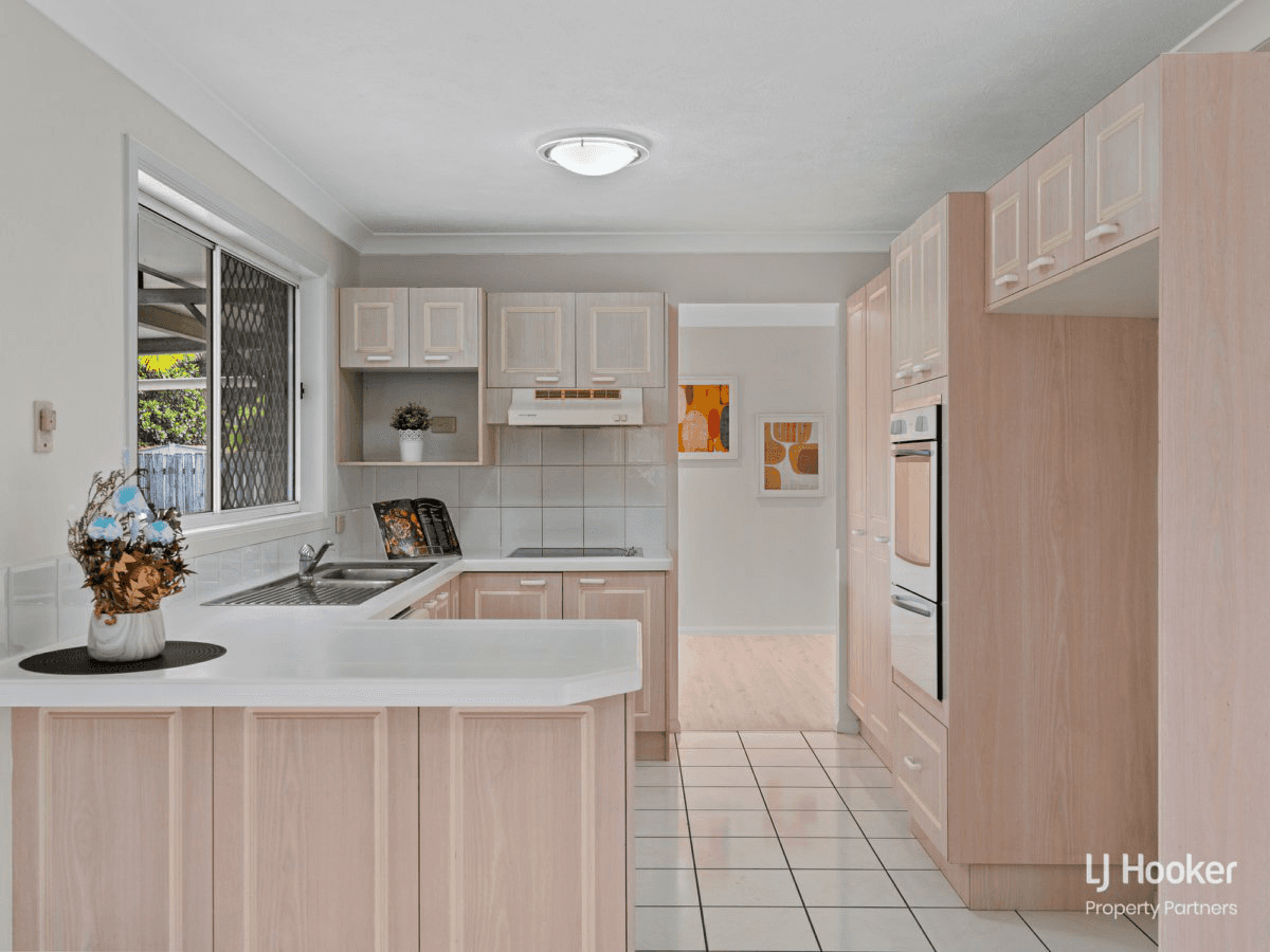 28 Solandra Crescent, CALAMVALE, QLD 4116