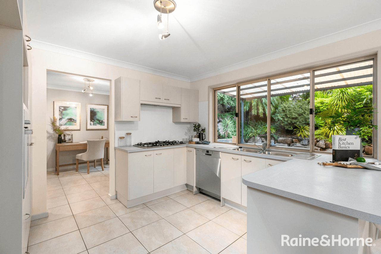 3 Toddington Street, CHAPEL HILL, QLD 4069