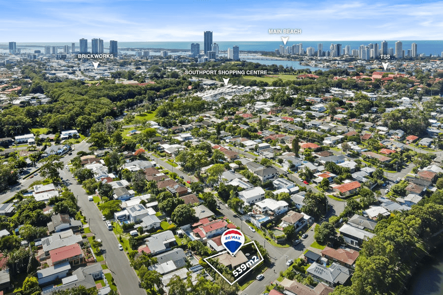 39 Wistaria Avenue, SOUTHPORT, QLD 4215