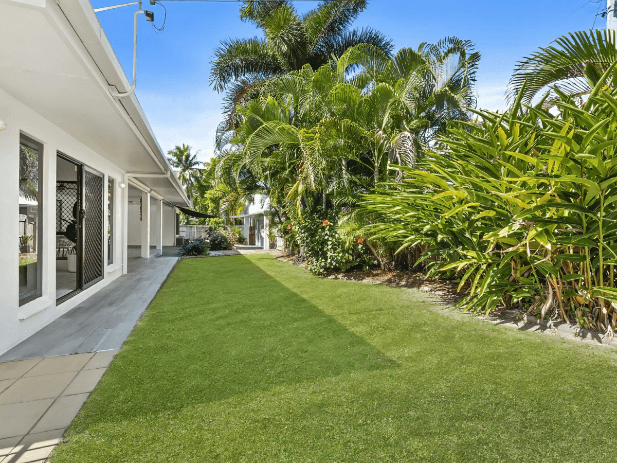 89 Cedar Road, PALM COVE, QLD 4879