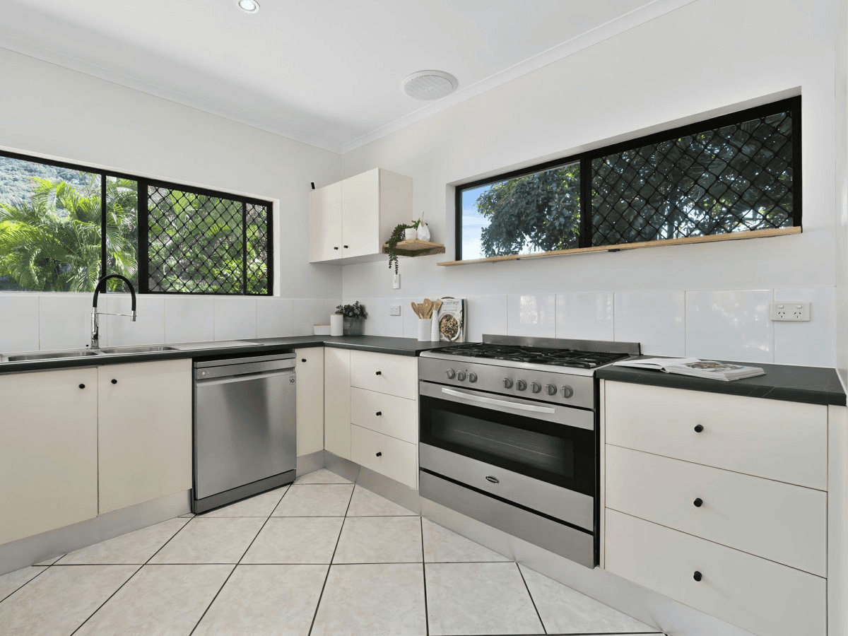 89 Cedar Road, PALM COVE, QLD 4879