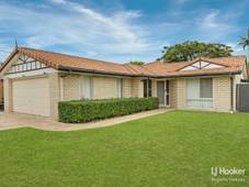 7 Distin Court, HILLCREST, QLD 4118