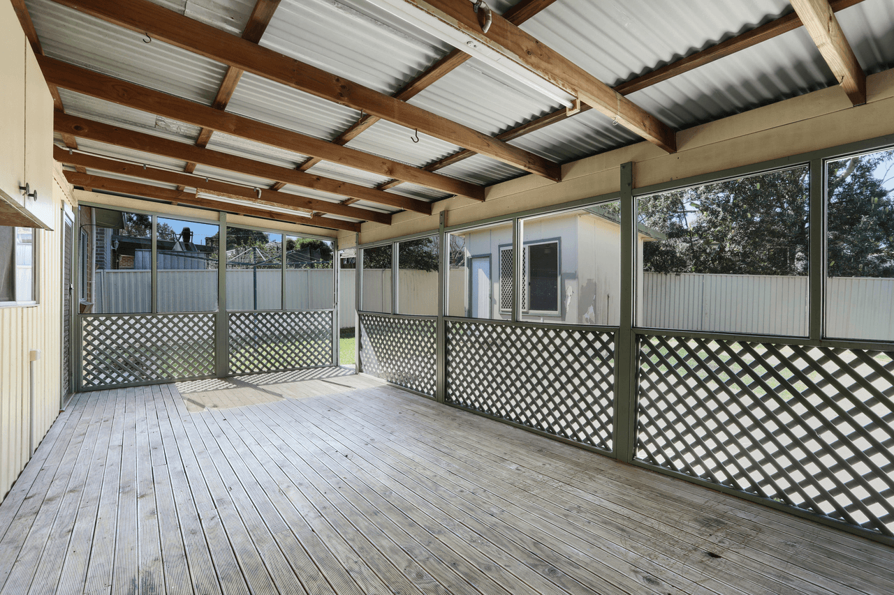 27 Lakeway Drive, LAKE MUNMORAH, NSW 2259