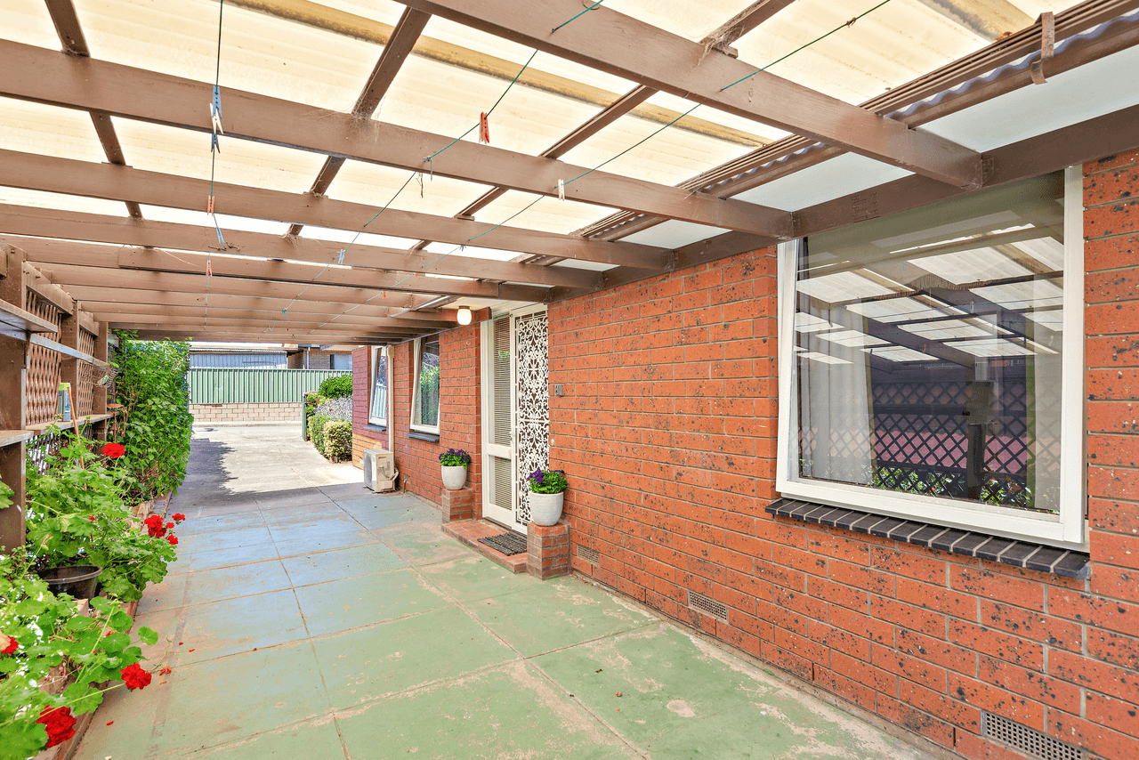 2 Wearing Street, PORT NOARLUNGA, SA 5167