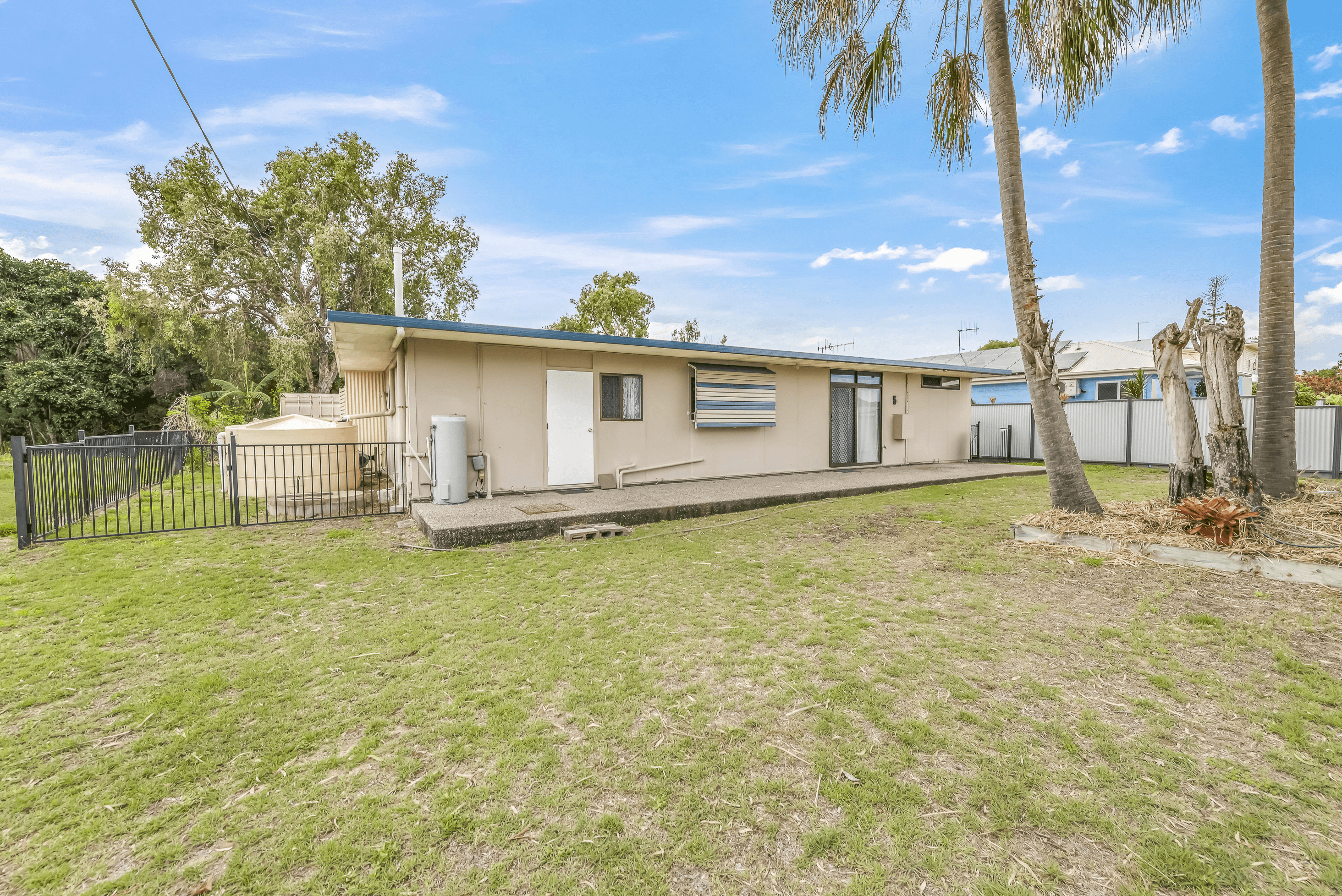 5 Kindt St, Moore Park Beach, QLD 4670