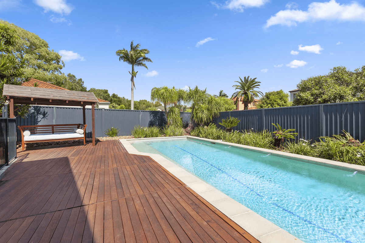 1 Tobago Court, Burleigh Waters, QLD 4220