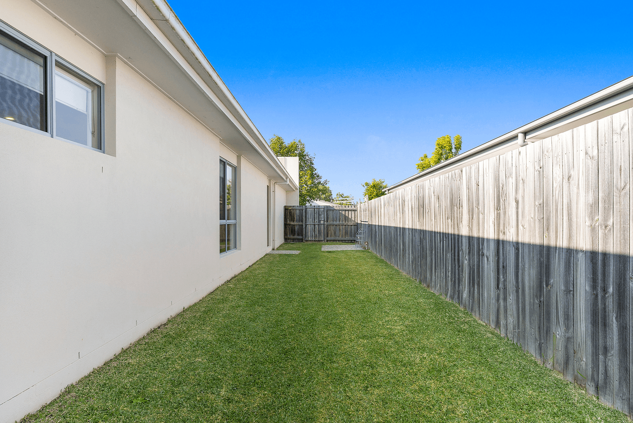 5 & 5a Minerva Place, BLI BLI, QLD 4560