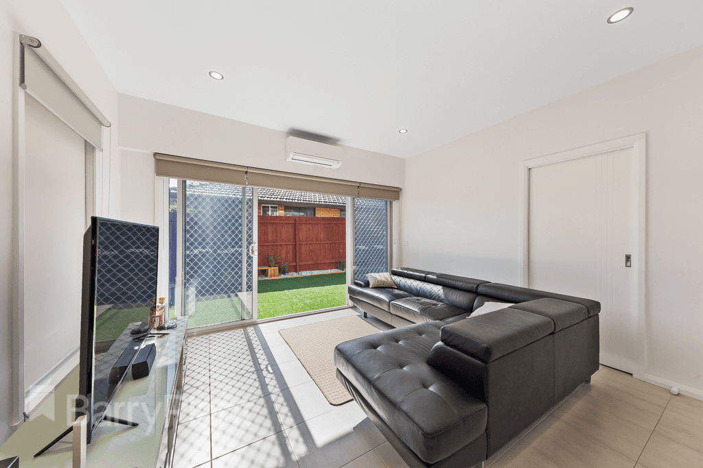 1/24 Adelaide Street, St Albans, VIC 3021