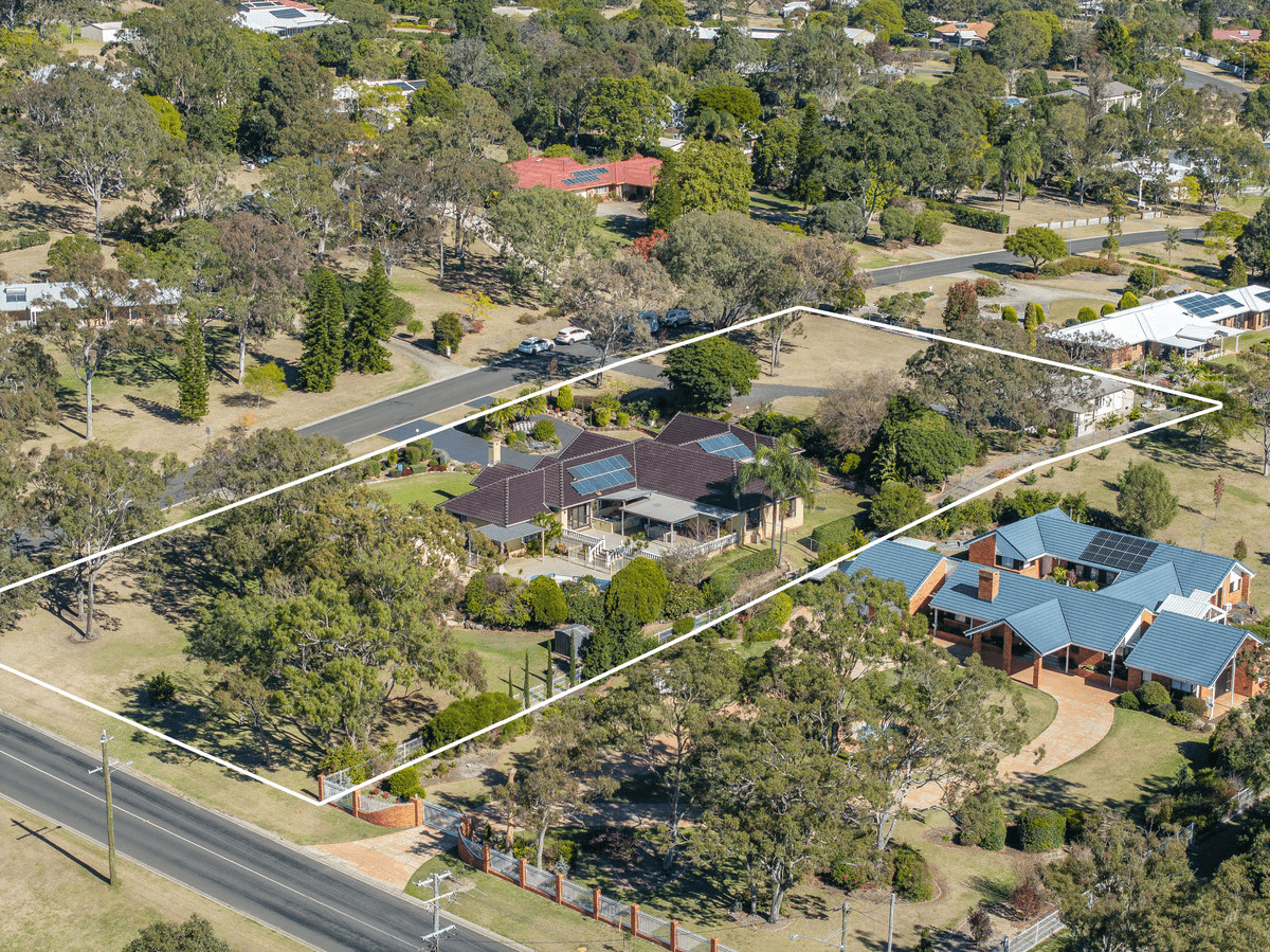 1 Abif Street, Cotswold Hills, QLD 4350