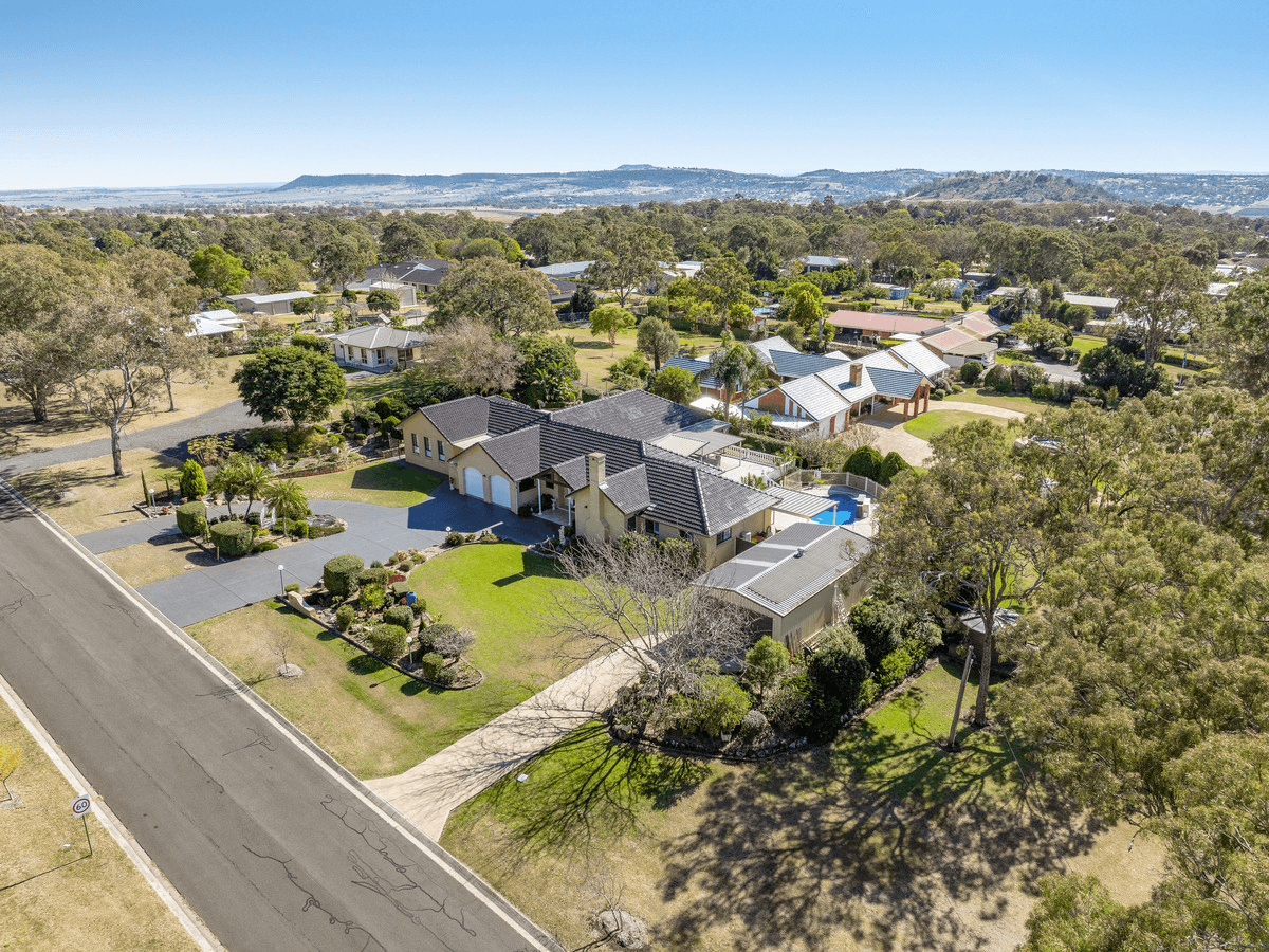 1 Abif Street, Cotswold Hills, QLD 4350