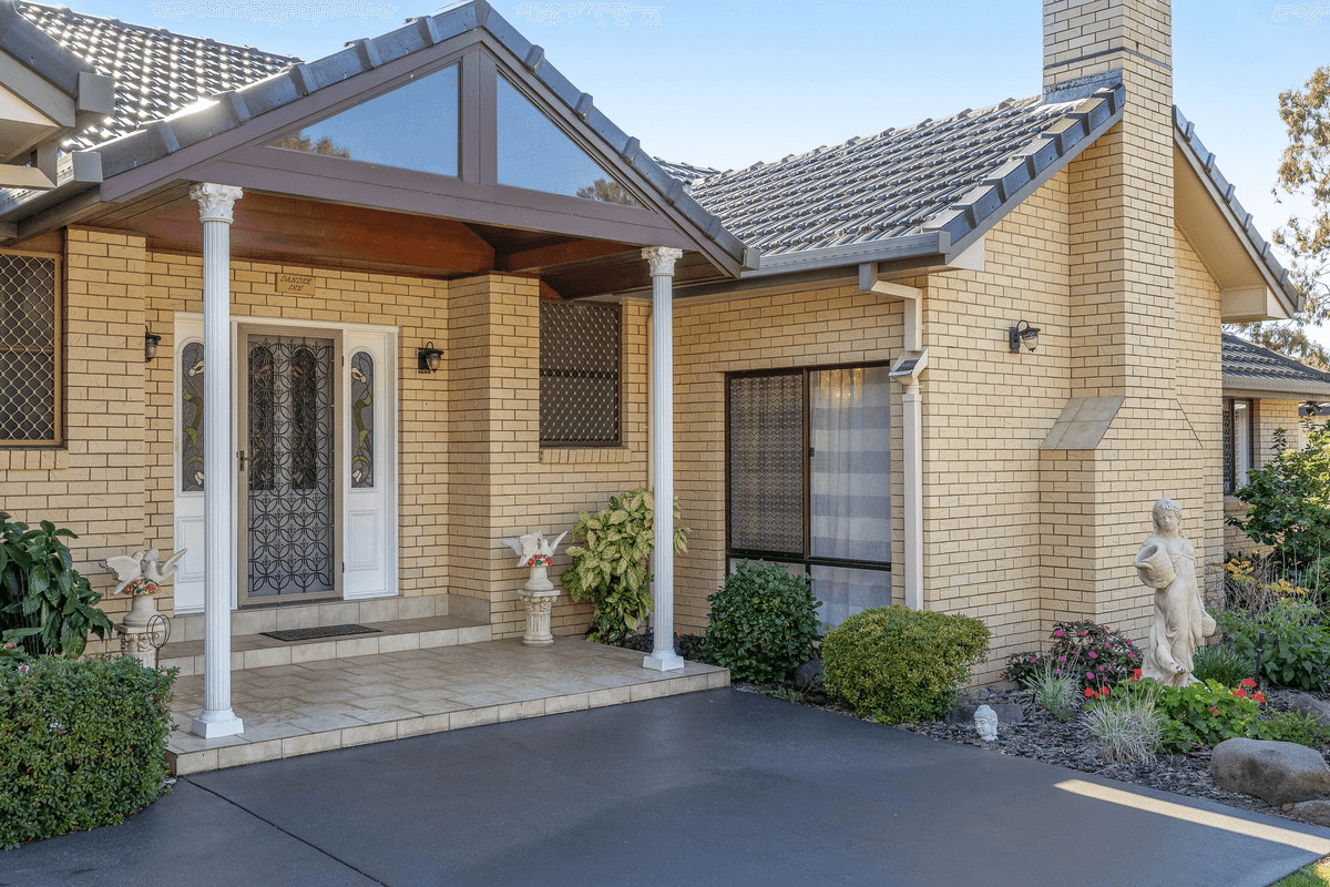 1 Abif Street, Cotswold Hills, QLD 4350