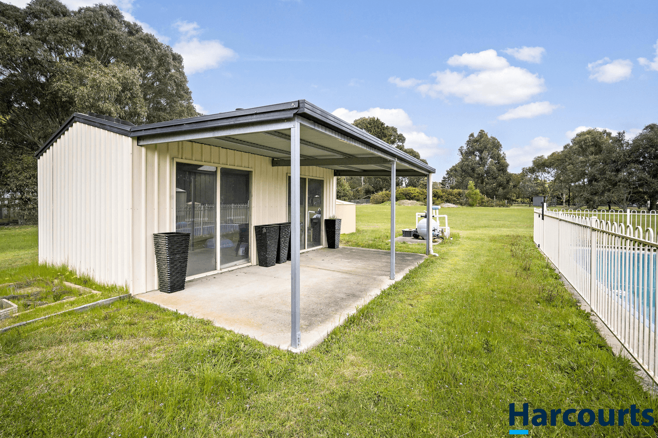 5 Woodlands Road, ENFIELD, VIC 3352