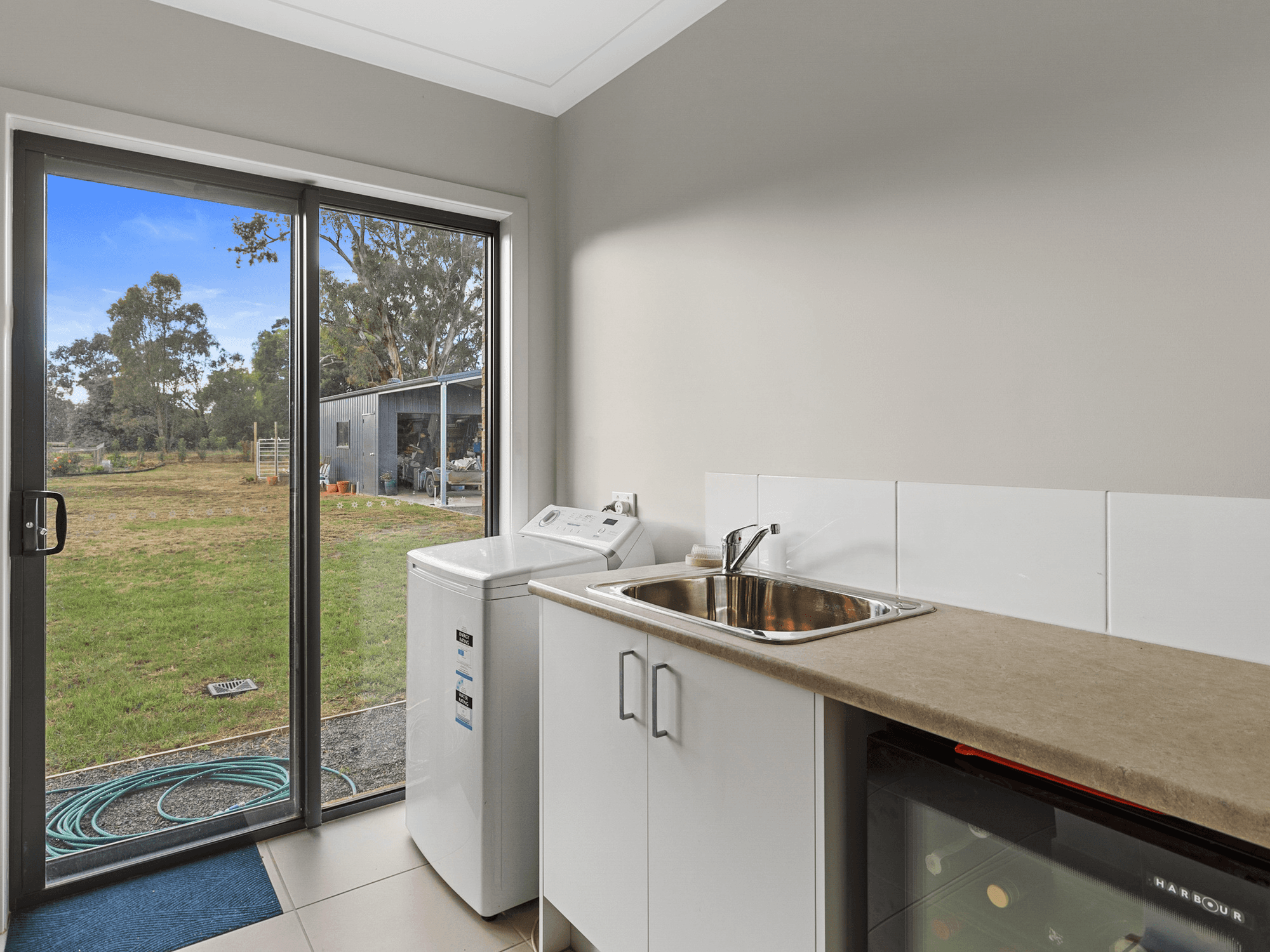 8 BAYLEY DRIVE, AVENEL, VIC 3664