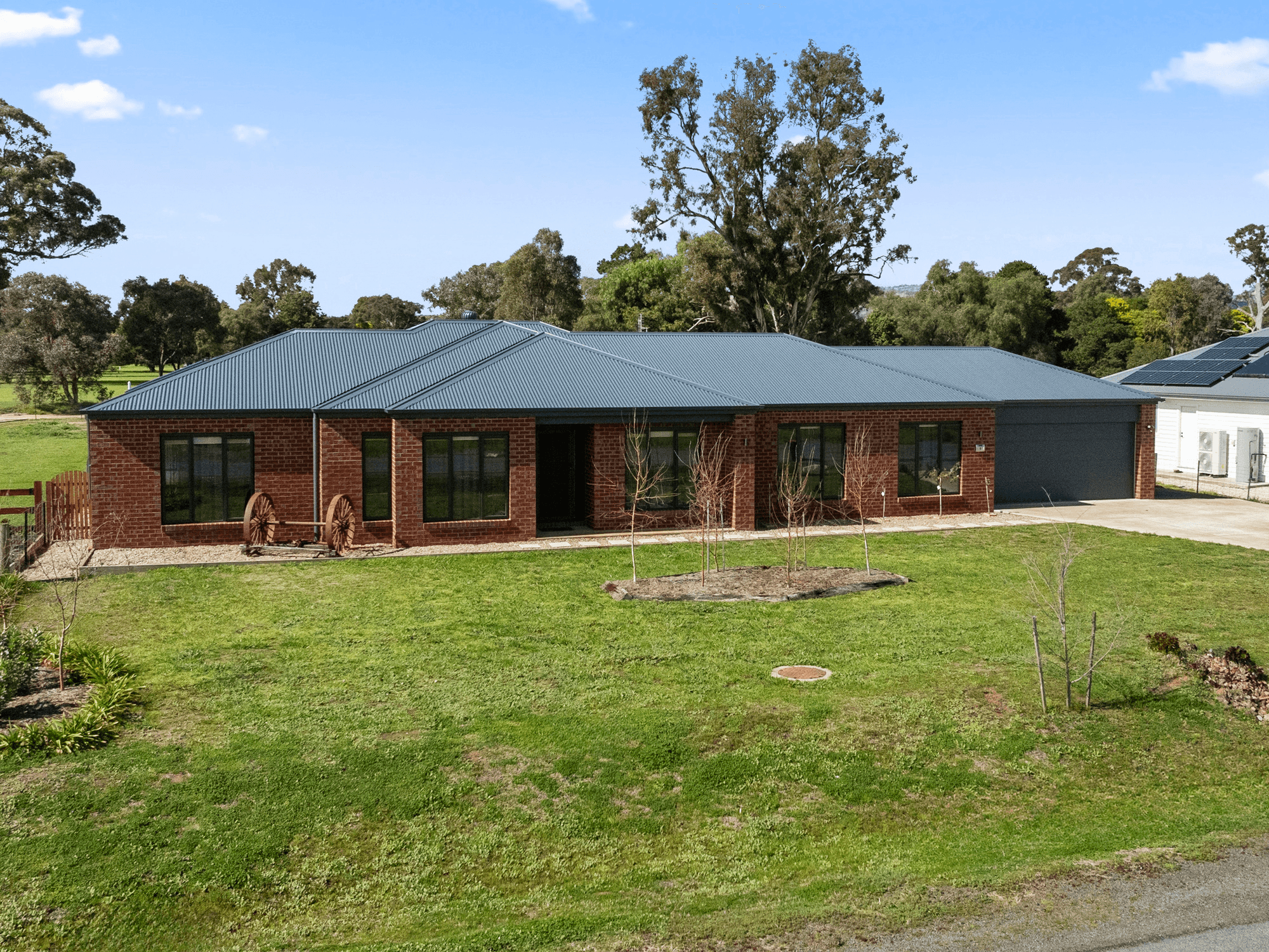 8 BAYLEY DRIVE, AVENEL, VIC 3664