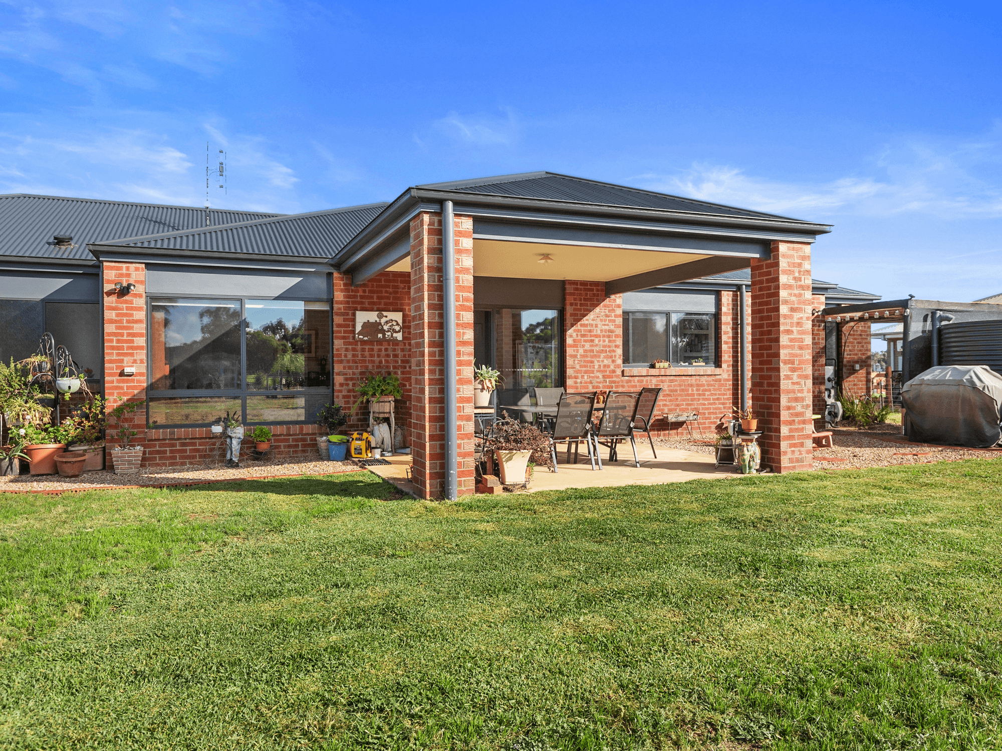 8 BAYLEY DRIVE, AVENEL, VIC 3664