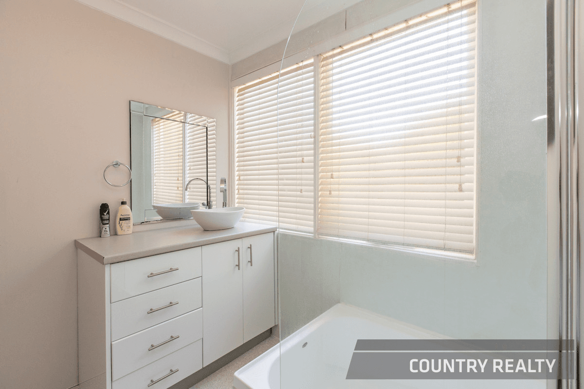 10 St George Street, Bakers Hill, WA 6562