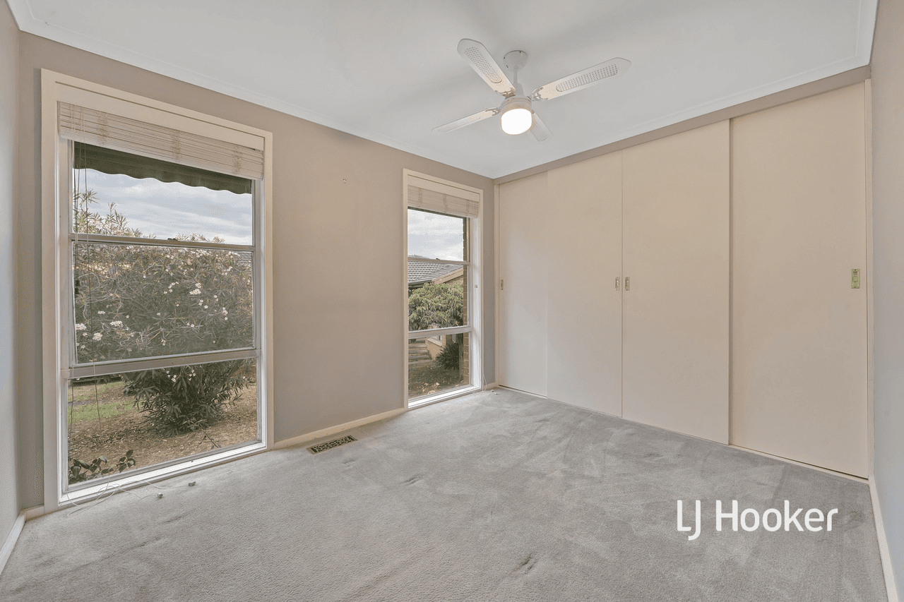 11 Village Drive, HAMPTON PARK, VIC 3976