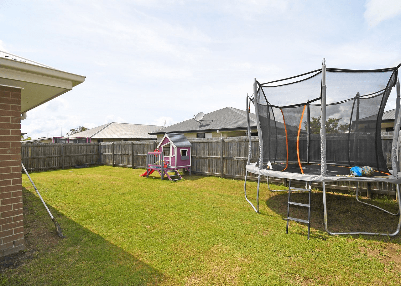 47 Bradman Way, Urangan, QLD 4655