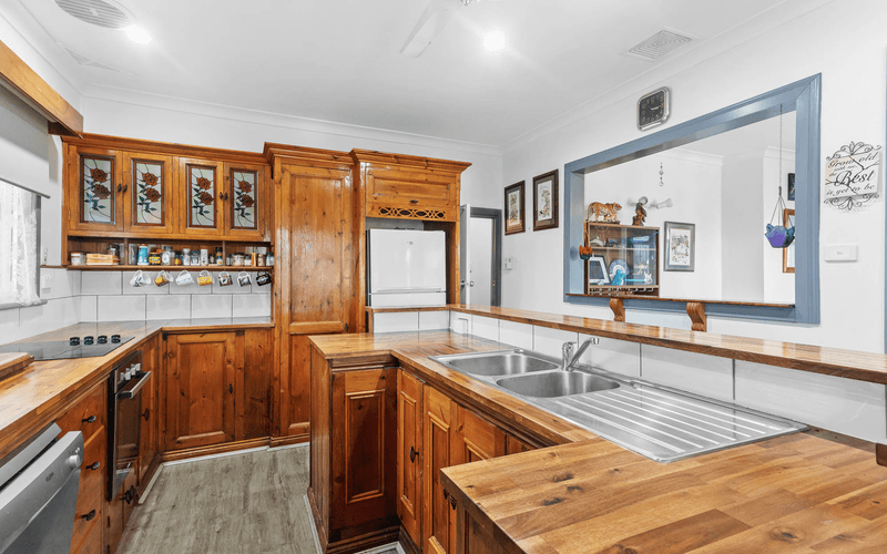 17 Swain Road, VICTOR HARBOR, SA 5211