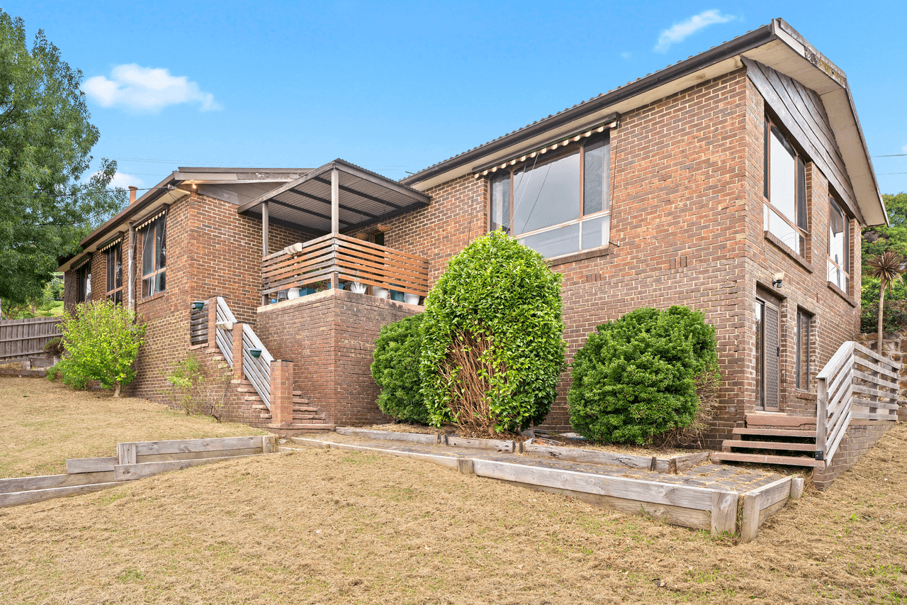 1 Barrett Street, UPPER FERNTREE GULLY, VIC 3156