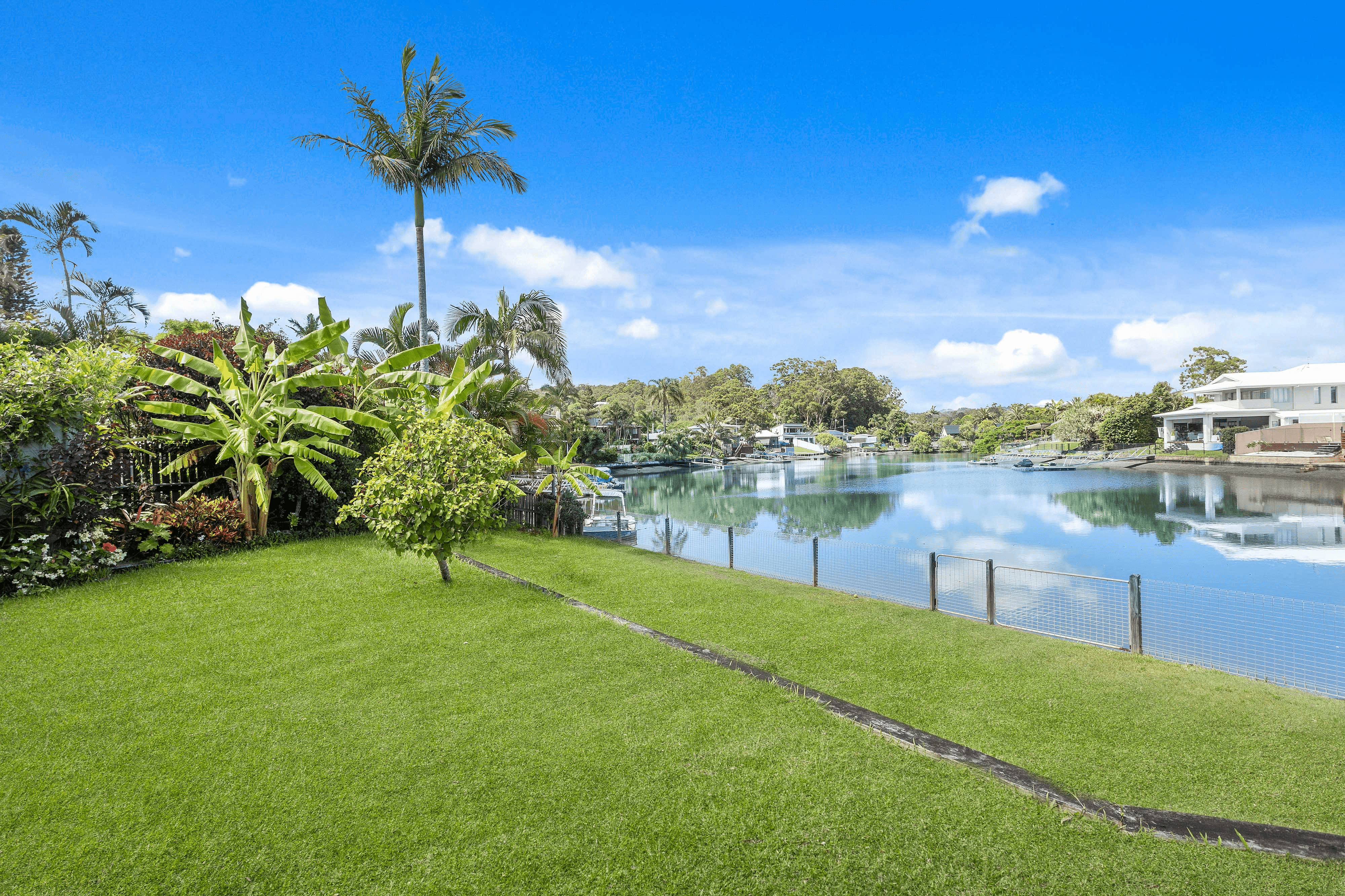 10 Mainsail Street, CURRUMBIN WATERS, QLD 4223