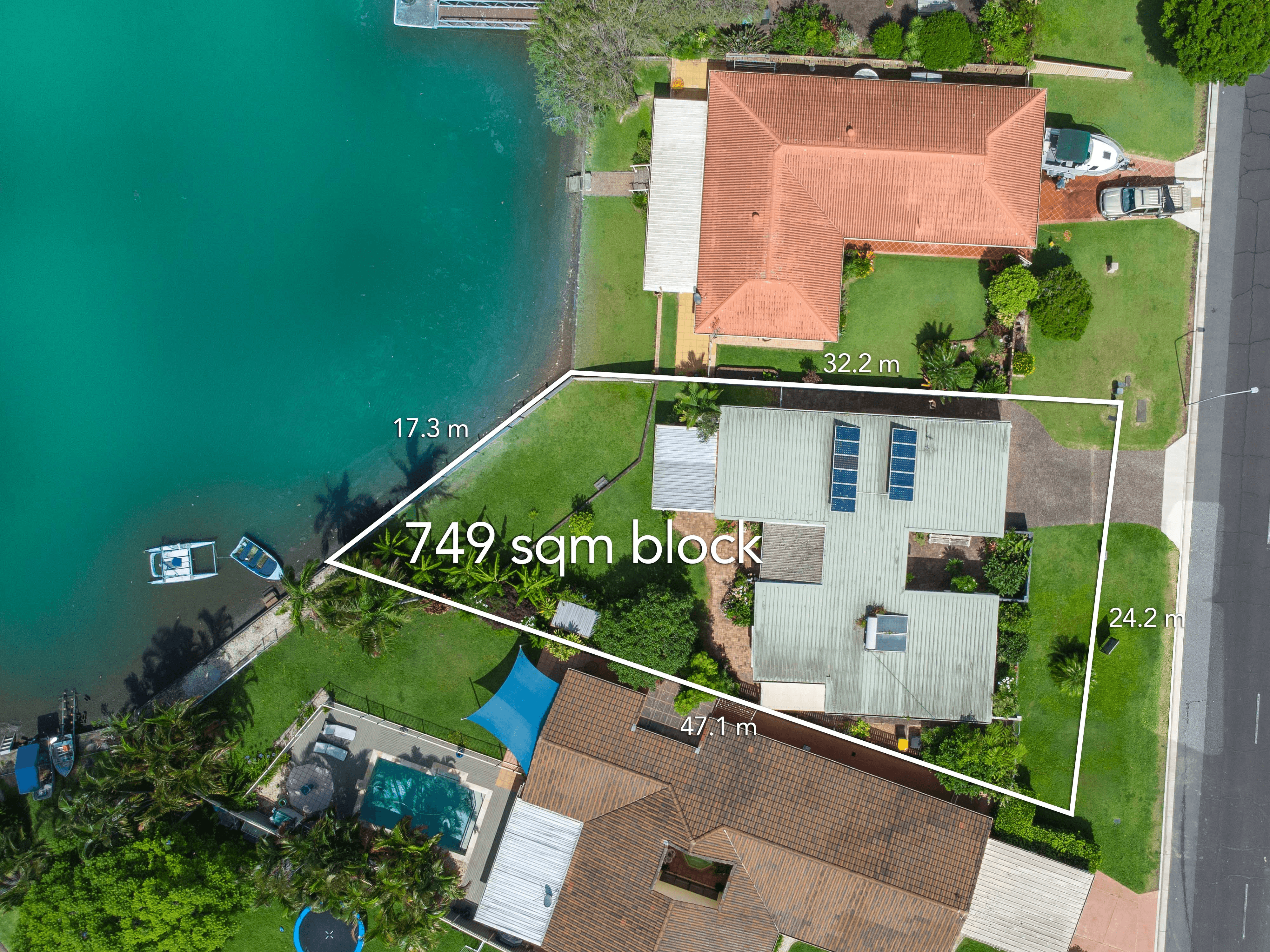 10 Mainsail Street, CURRUMBIN WATERS, QLD 4223