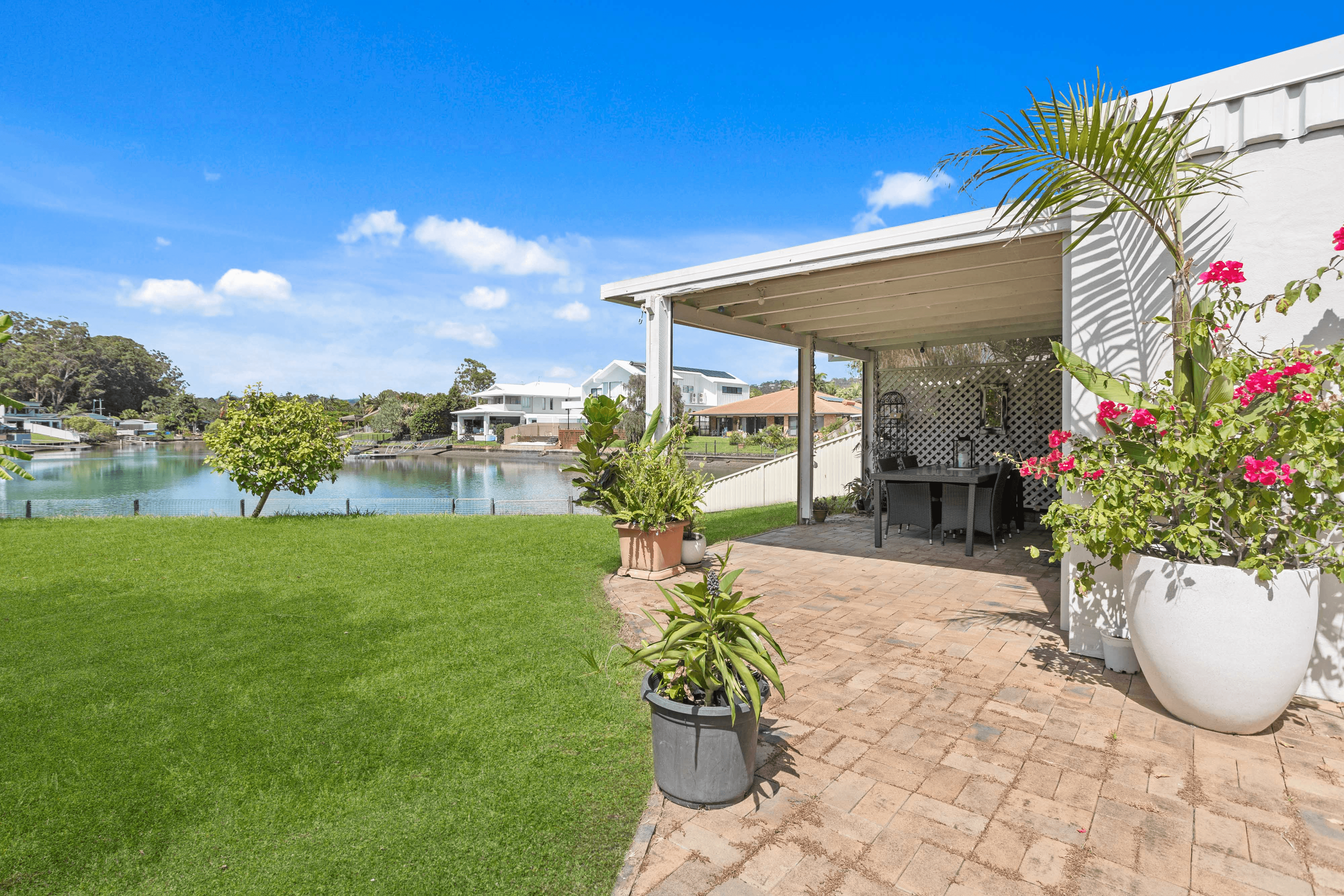 10 Mainsail Street, CURRUMBIN WATERS, QLD 4223