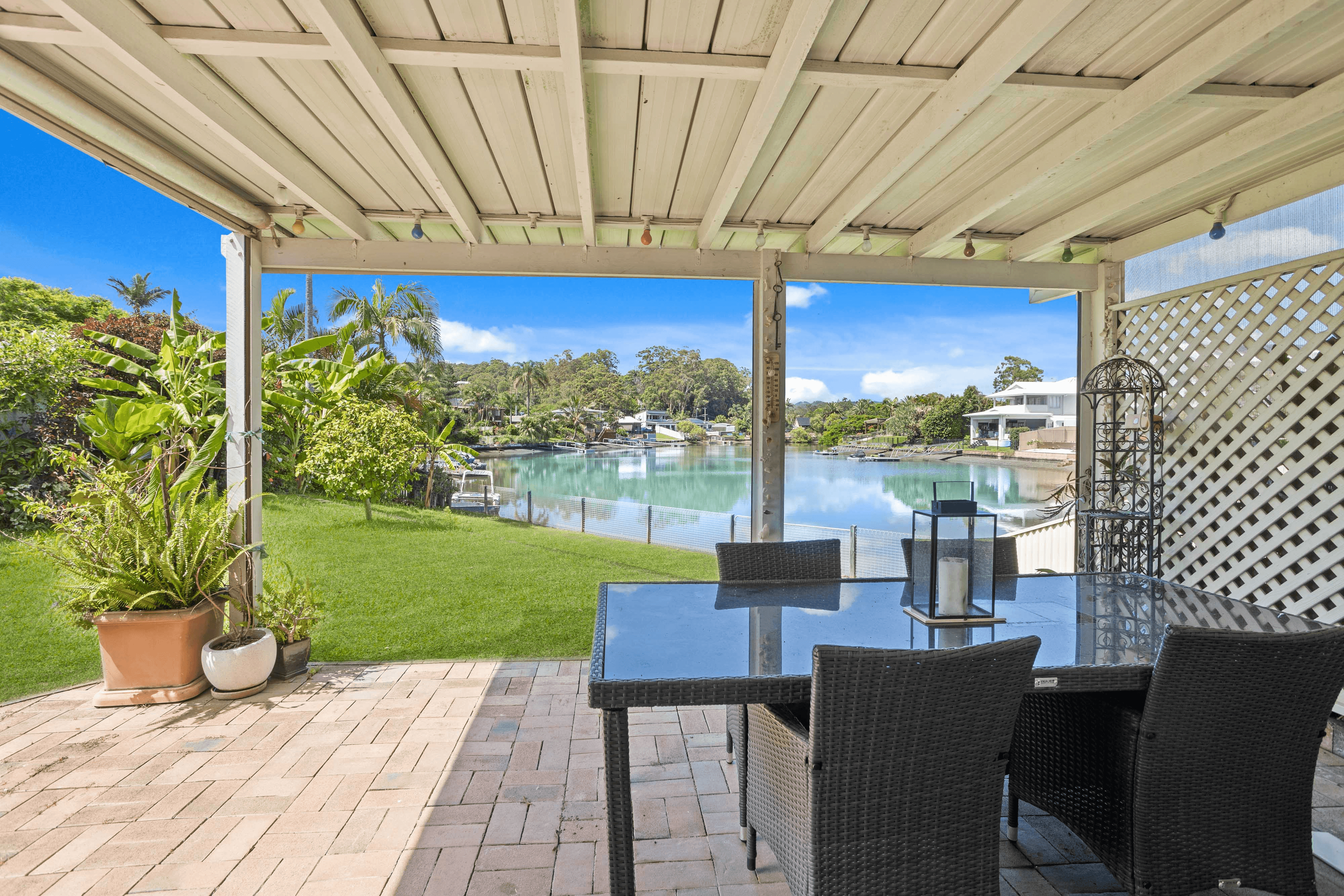 10 Mainsail Street, CURRUMBIN WATERS, QLD 4223