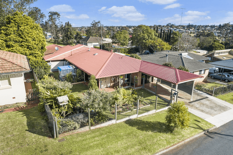 1/4 Dora Street, SOUTH TOOWOOMBA, QLD 4350