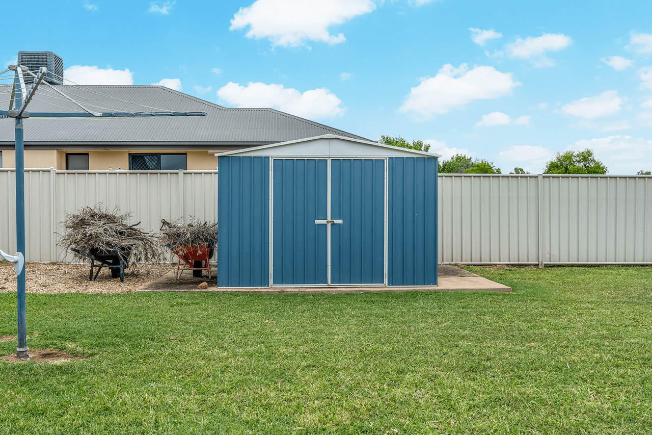 31 Mayfair Drive, EMERALD, QLD 4720