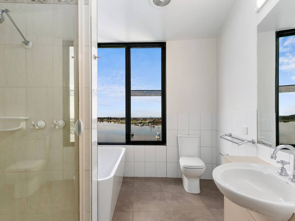 4A Wattlebird Close, LAKES ENTRANCE, VIC 3909