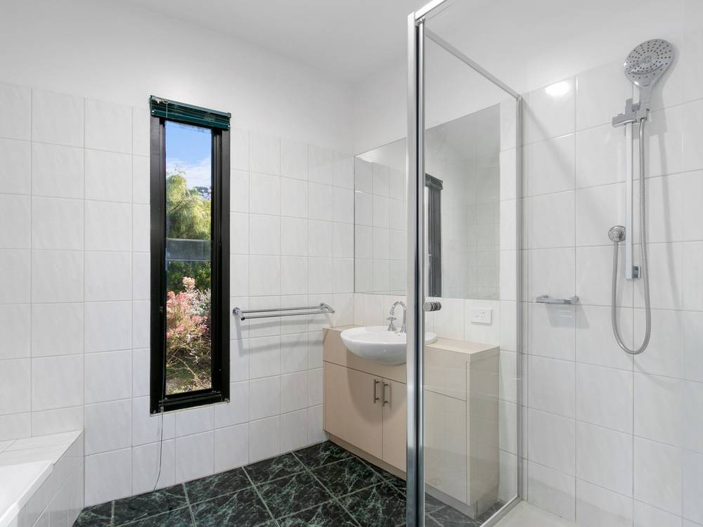 4A Wattlebird Close, LAKES ENTRANCE, VIC 3909