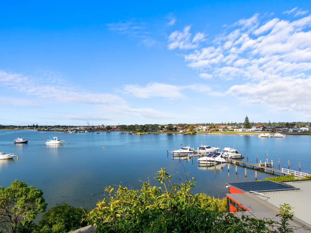 4A Wattlebird Close, LAKES ENTRANCE, VIC 3909