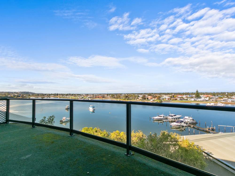 4A Wattlebird Close, LAKES ENTRANCE, VIC 3909
