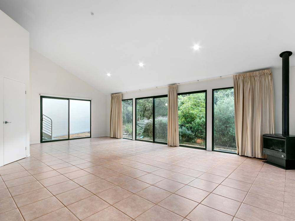 4A Wattlebird Close, LAKES ENTRANCE, VIC 3909
