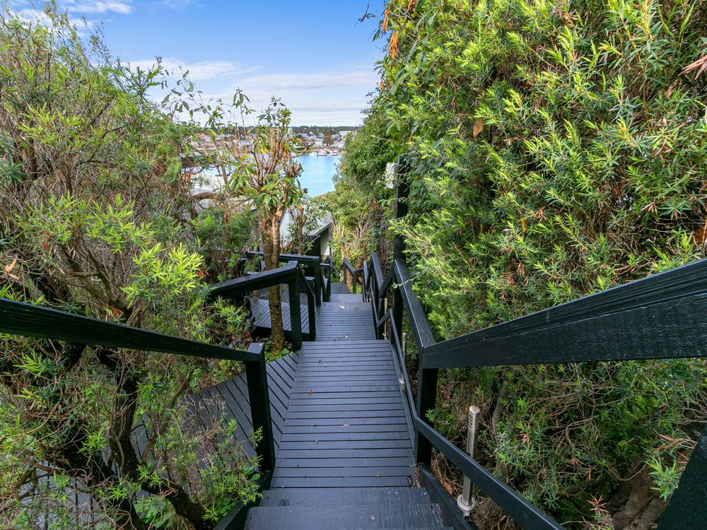 4A Wattlebird Close, LAKES ENTRANCE, VIC 3909