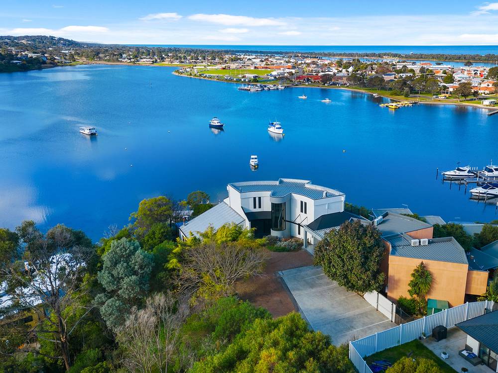4A Wattlebird Close, LAKES ENTRANCE, VIC 3909
