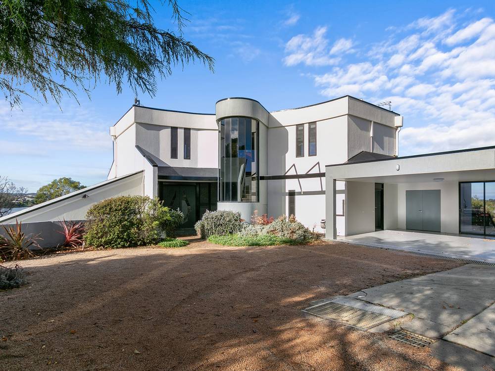 4A Wattlebird Close, LAKES ENTRANCE, VIC 3909