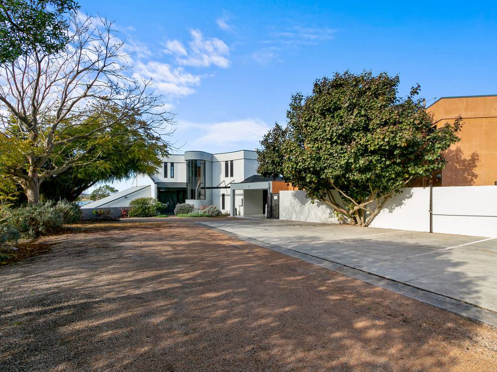 4A Wattlebird Close, LAKES ENTRANCE, VIC 3909