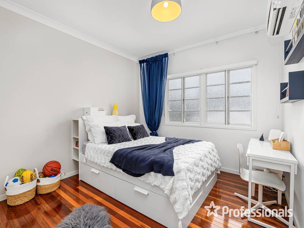 15 Wirega Street, WAVELL HEIGHTS, QLD 4012