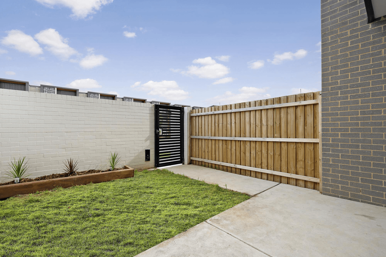 6A Harold White Avenue, COOMBS, ACT 2611