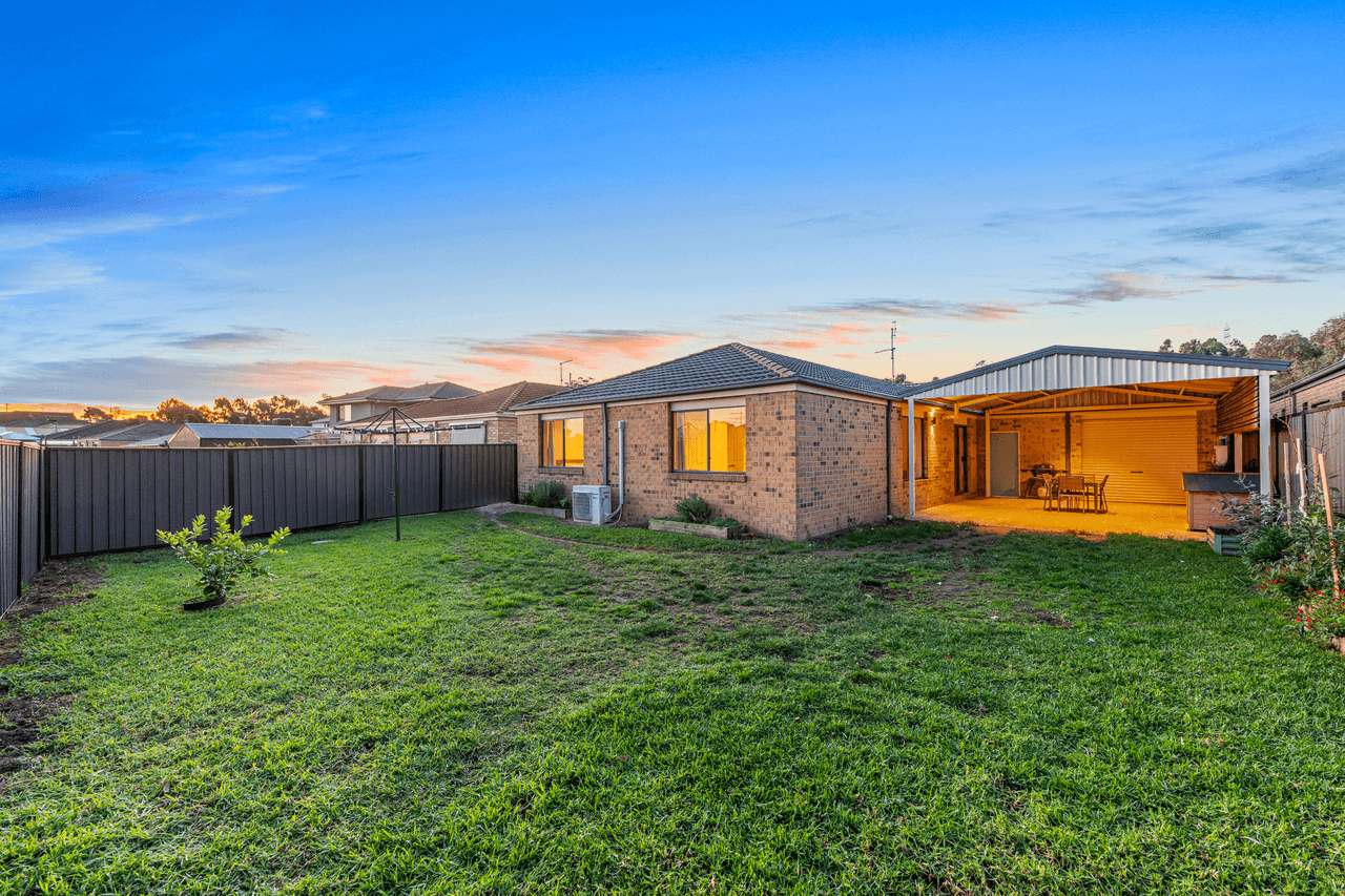 82 Windermere Boulevard, PAKENHAM, VIC 3810